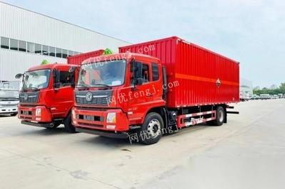 黑龙江哈尔滨转让东风天锦单桥8类腐蚀性物品厢式运输车
